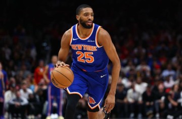 爱体育下载-布里奇斯23分尼克斯3-0领先 他还是首轮被骂到满头包的球员吗?